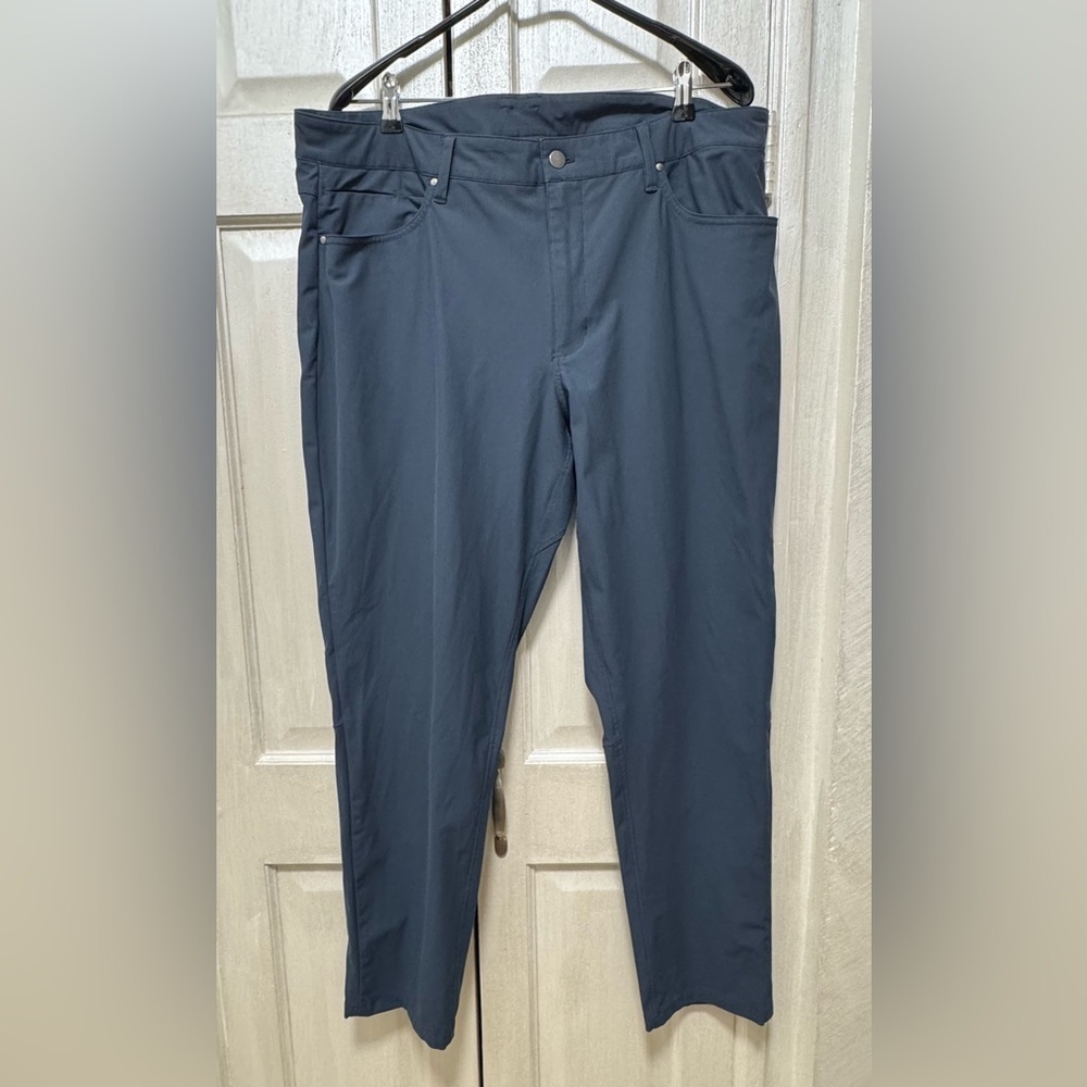 Cuts Icon Men’s 38x30 Blue Classic Fit Stretchy Pants